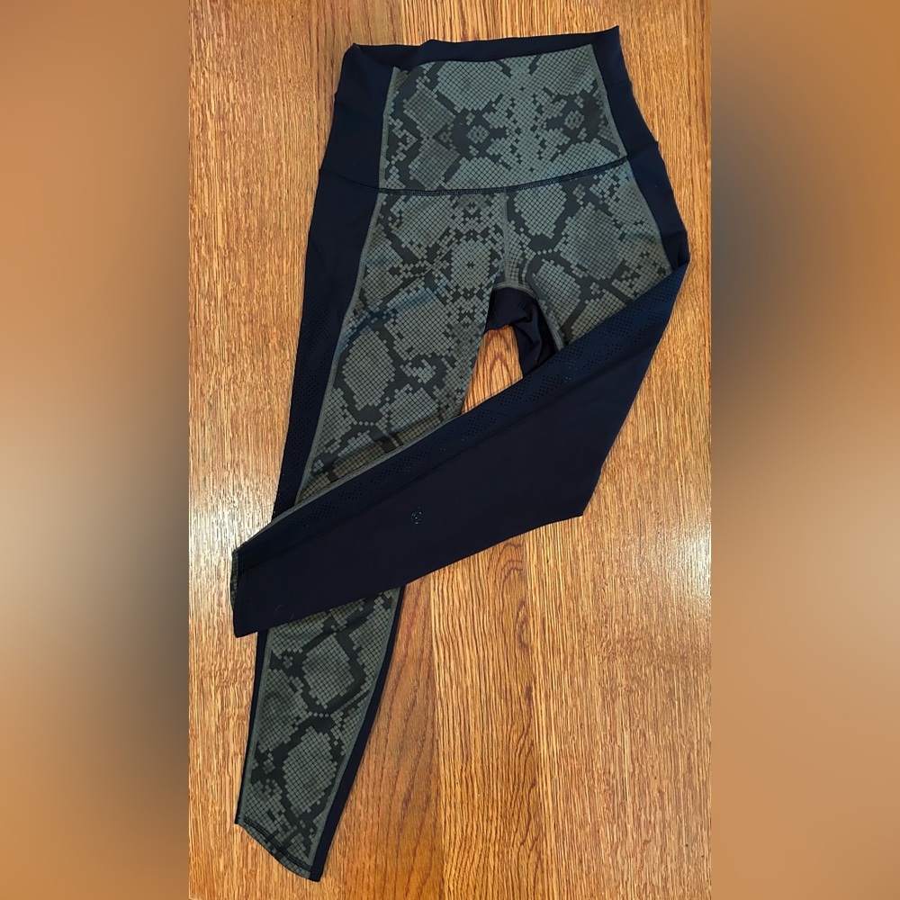 Lululemon Beyond Boundaries Hi-Rise Snake Print Leggings Green Black | Size 6